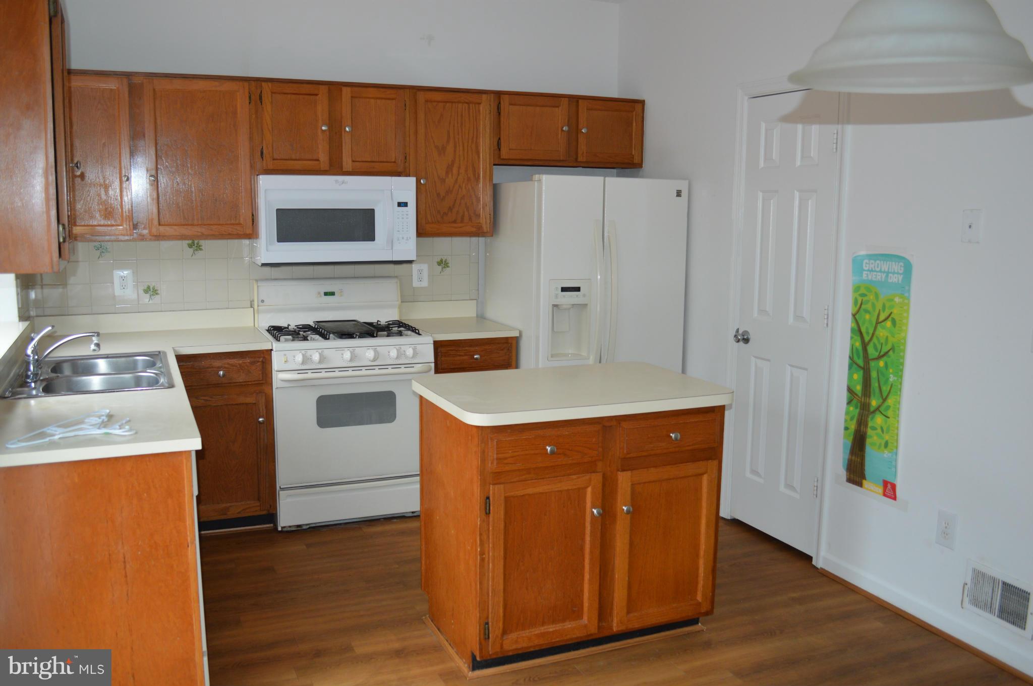 HIGHLAND MEWS - Residential Lease