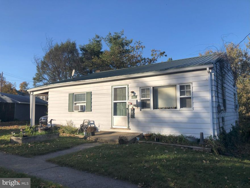 Offer received  All offers due Thursday April 3, 2025 at 4:00pm   Please send in PDF form.

Two bedroom 1 bath ranch home is waiting for its new owner and a little love!  Two nice size bedrooms with hardwood floors, living room with hardwood floors and large window offering plenty of light, a full  bath,  kitchen, side porch, full unfinished basement, nice back yard and more.  Convenient intown location with easy access to major highways.