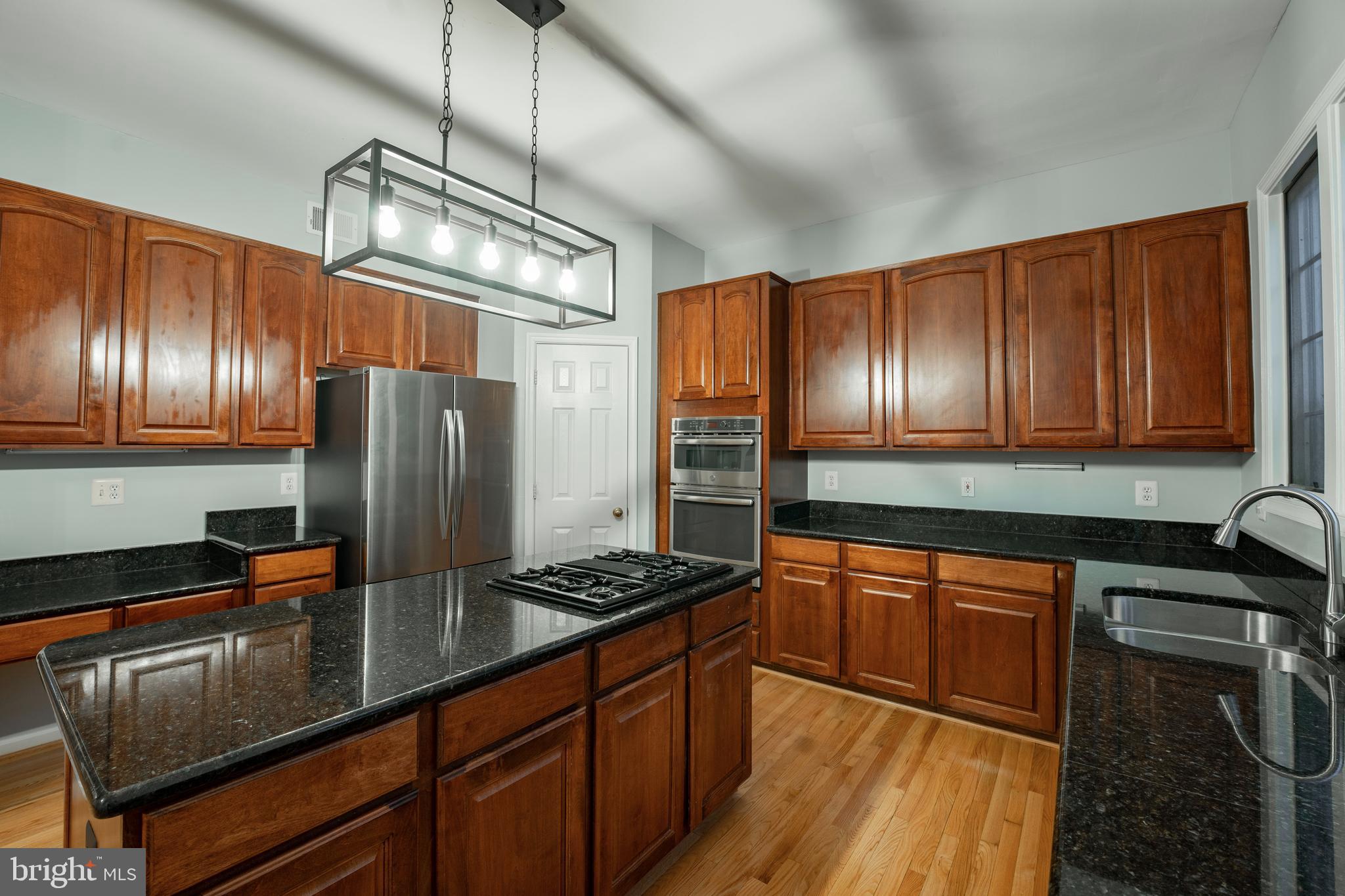 CRESTMONT TOWNHOUSES - Residential