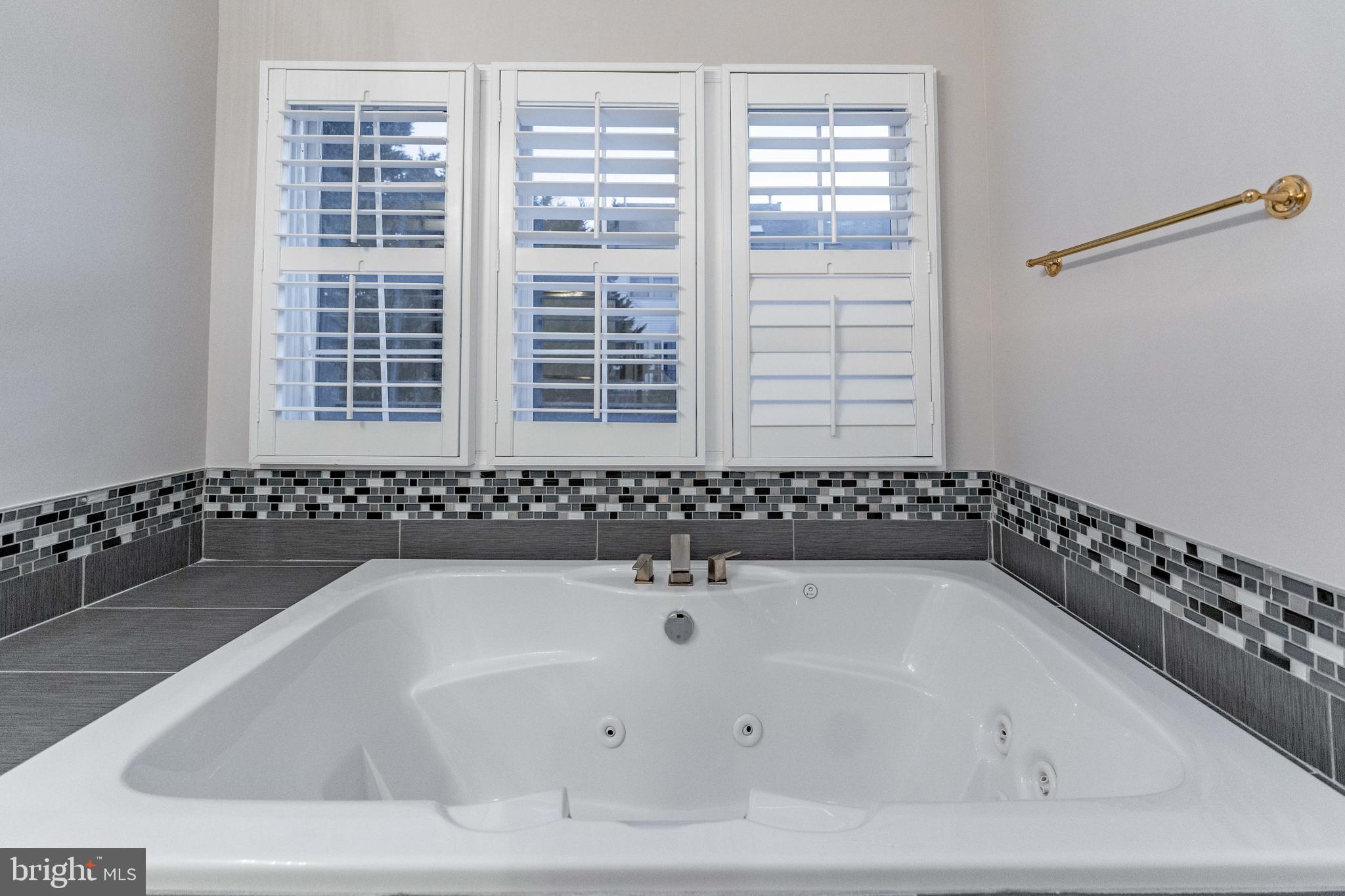 CRESTMONT TOWNHOUSES - Residential