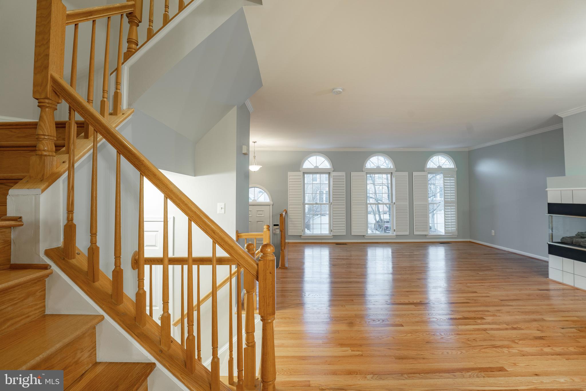 CRESTMONT TOWNHOUSES - Residential