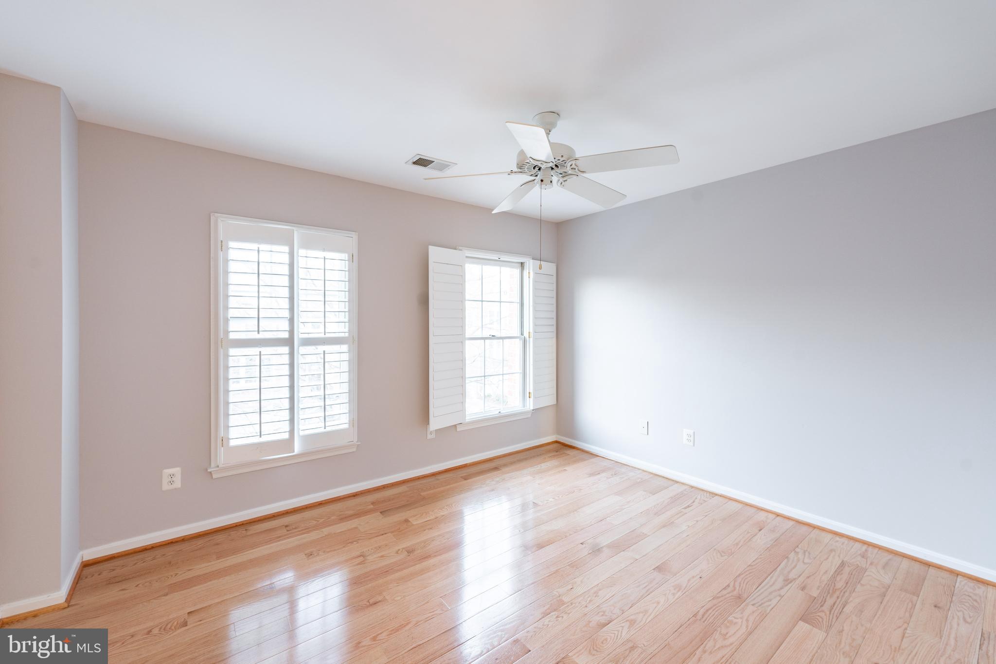 CRESTMONT TOWNHOUSES - Residential