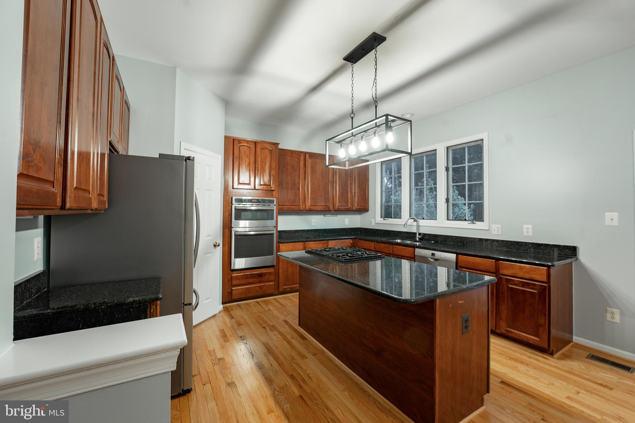 CRESTMONT TOWNHOUSES - Residential