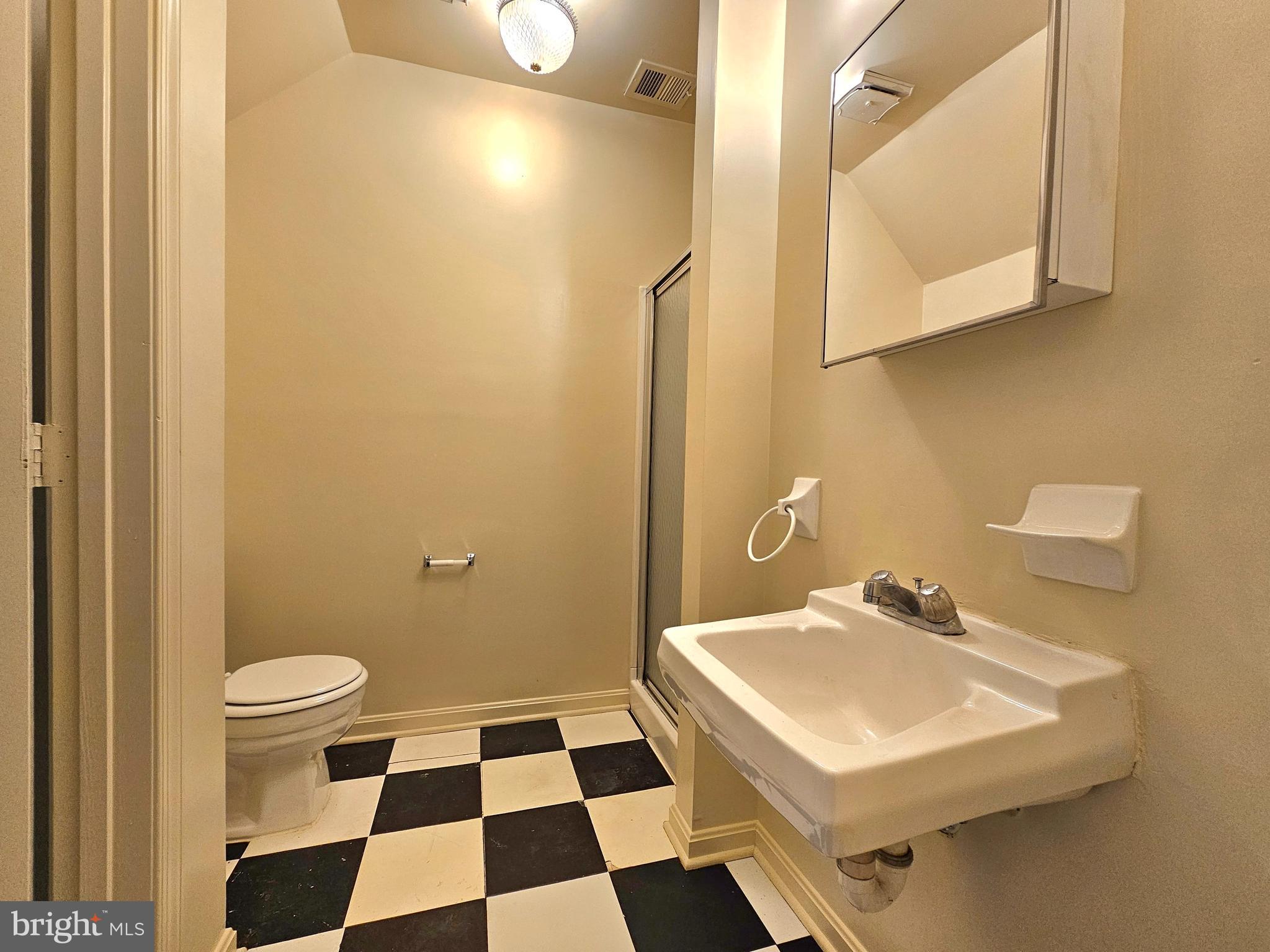 KINGS PARK WEST - Residential Lease