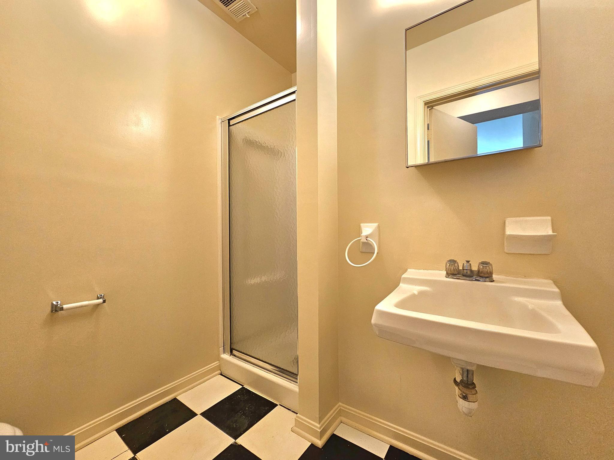 KINGS PARK WEST - Residential Lease