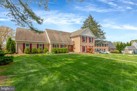 4933 Tarheel Way, Annandale, VA MLS: VAFX2226158