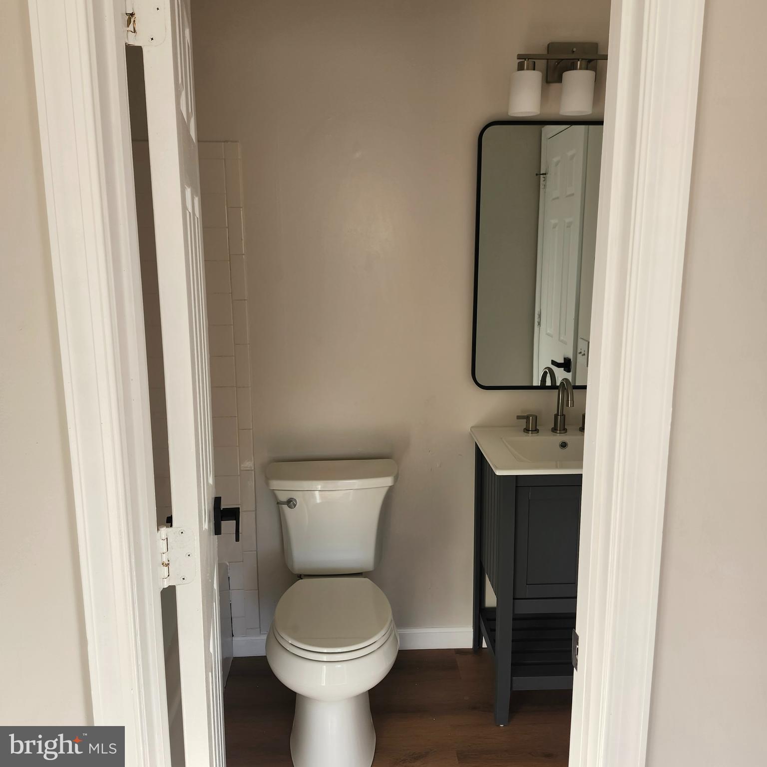 CARROLL PARK MANOR - Residential Lease