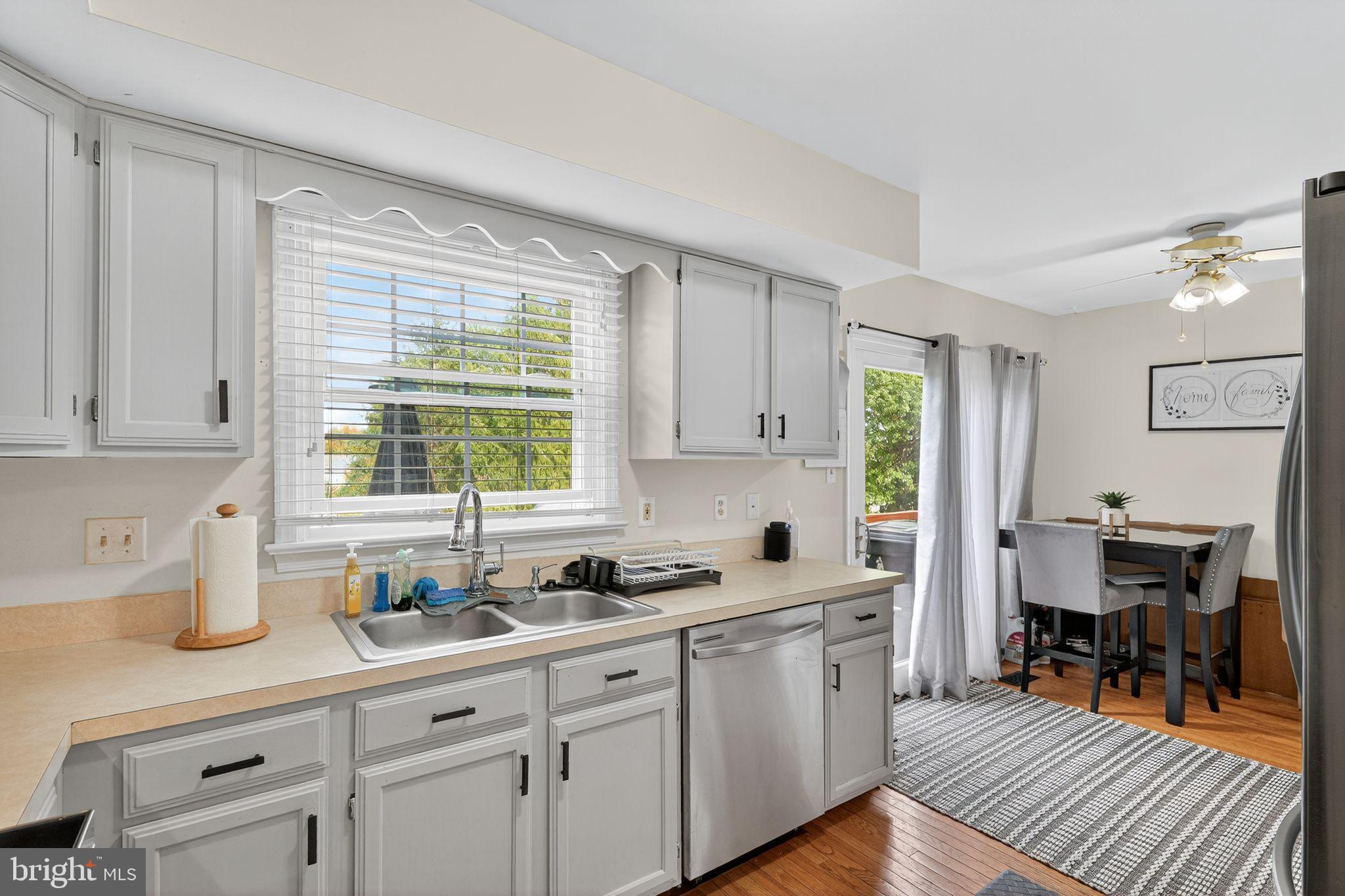 2421 DUNMORE COURT