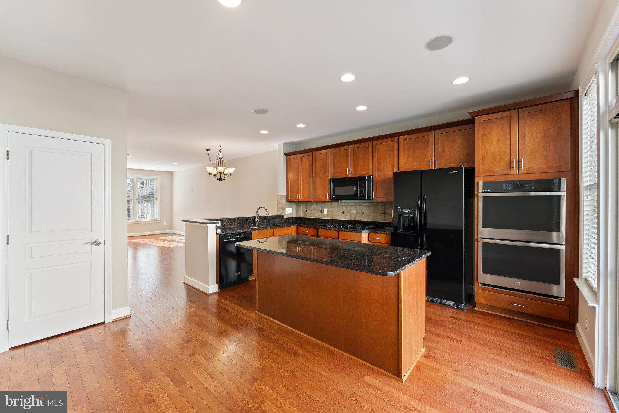 SHIRLINGTON CREST - Residential