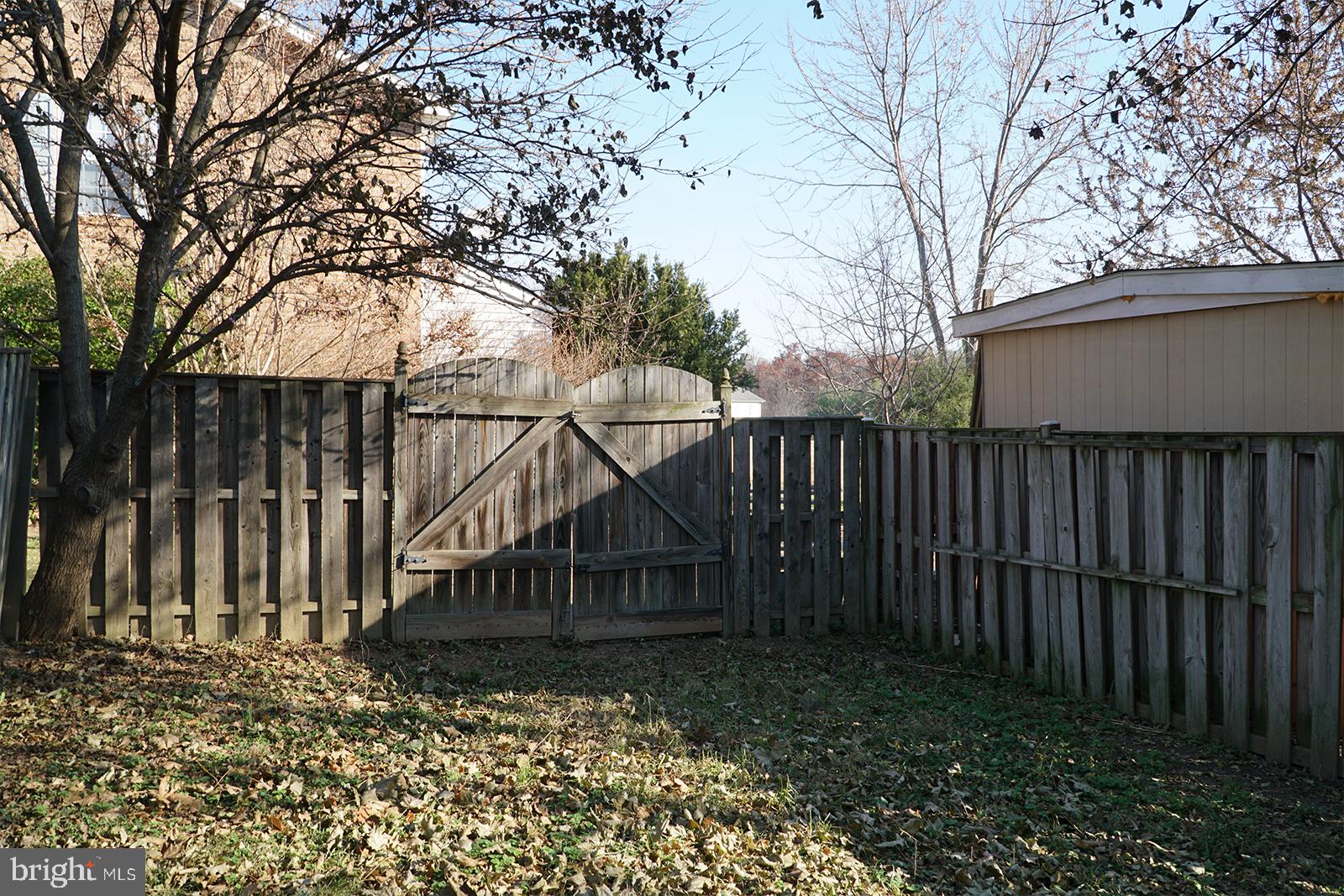 HUNTINGTON MEADOWS - Residential Lease