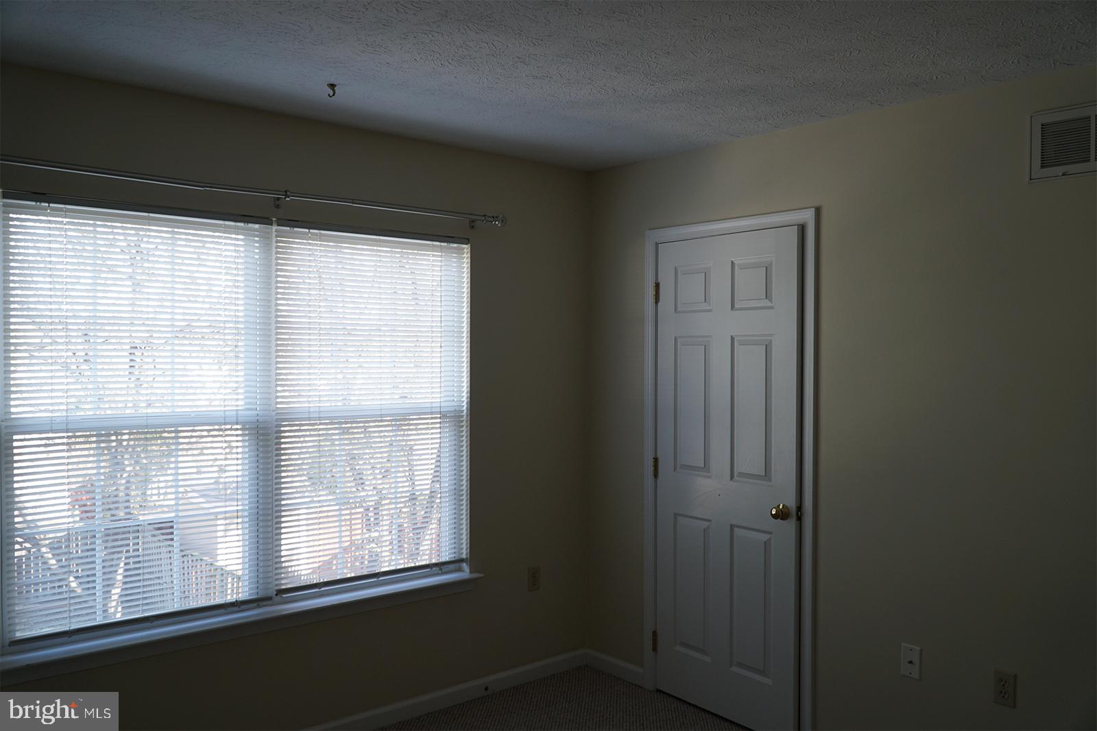 HUNTINGTON MEADOWS - Residential Lease