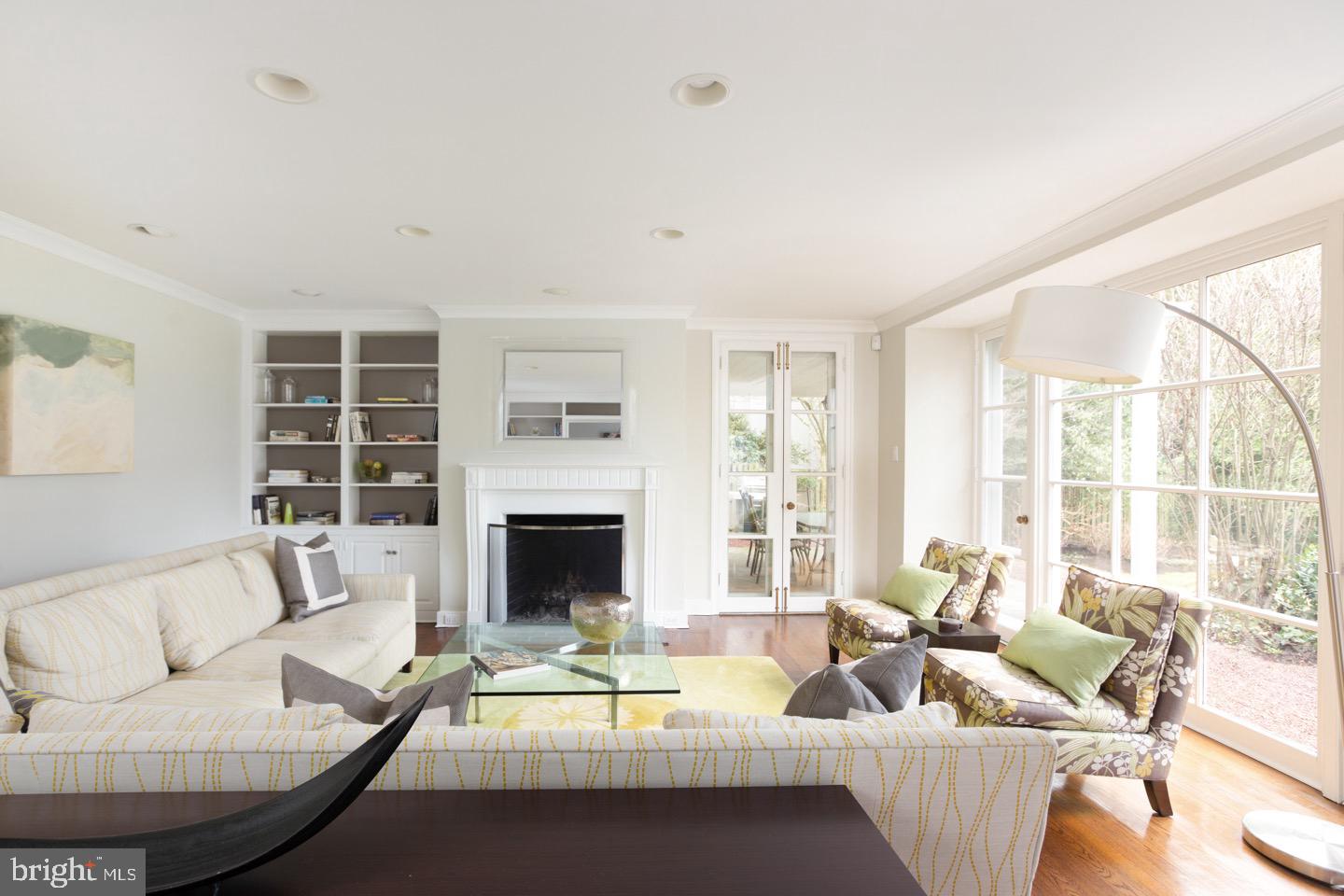 CHESTNUT HILL - Residential