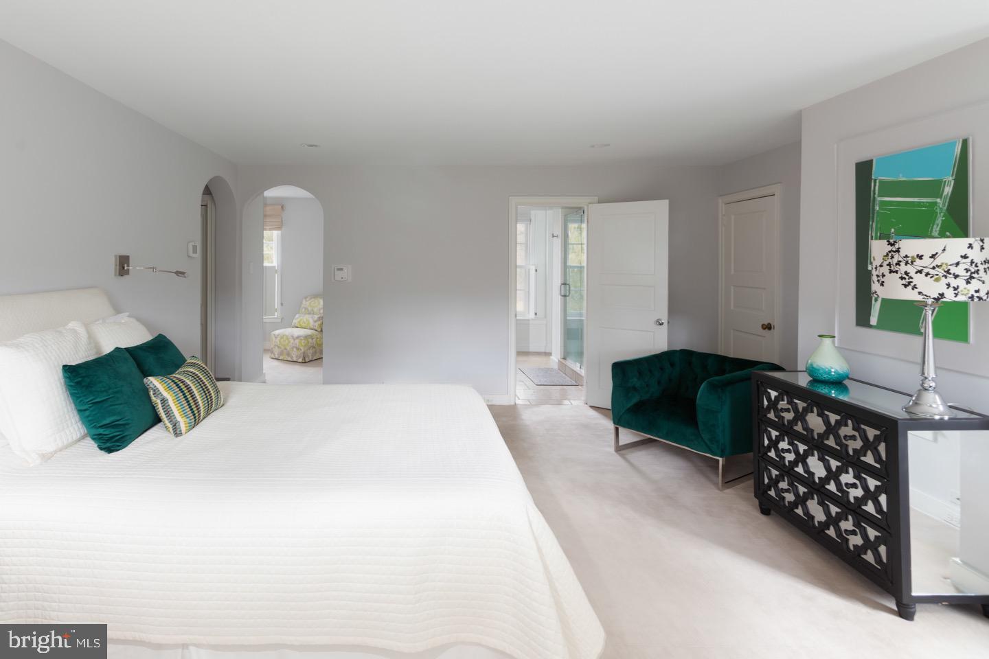 CHESTNUT HILL - Residential