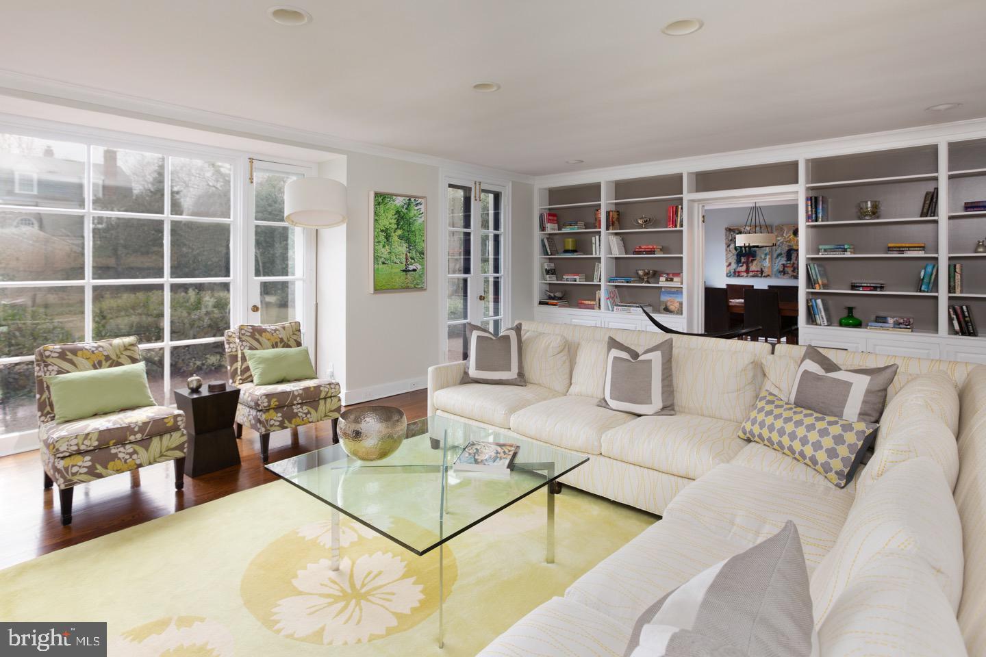 CHESTNUT HILL - Residential