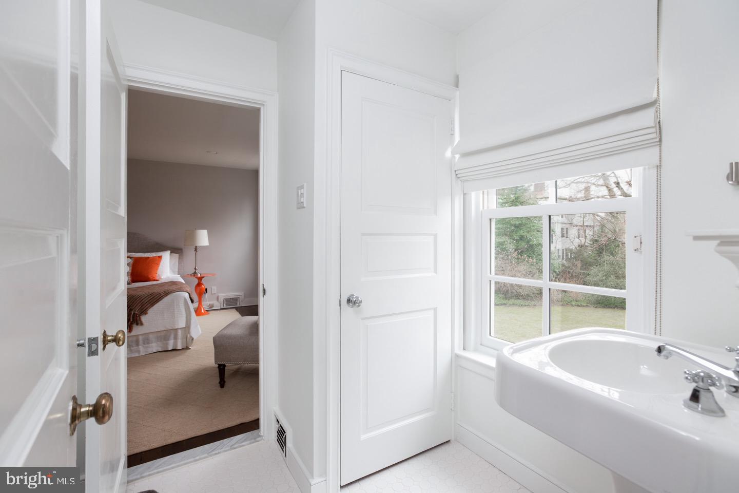 CHESTNUT HILL - Residential