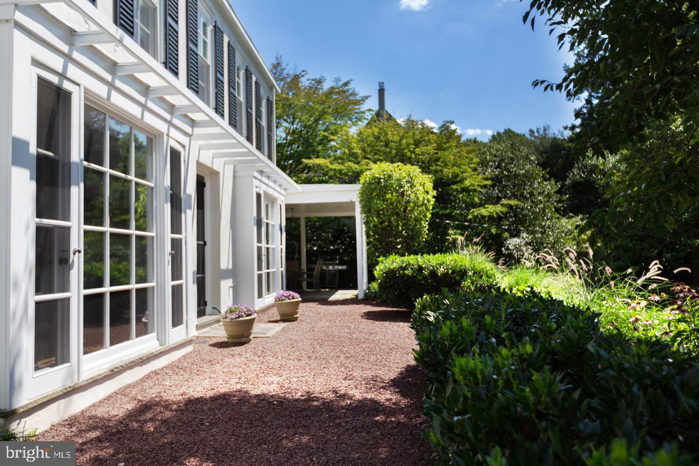 CHESTNUT HILL - Residential