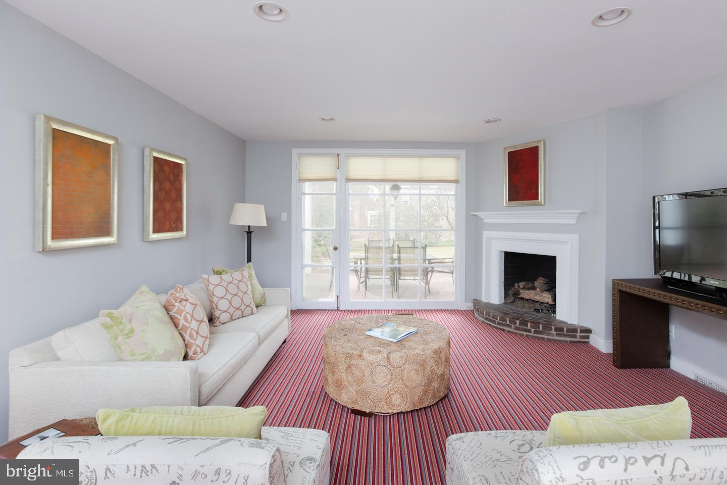 CHESTNUT HILL - Residential