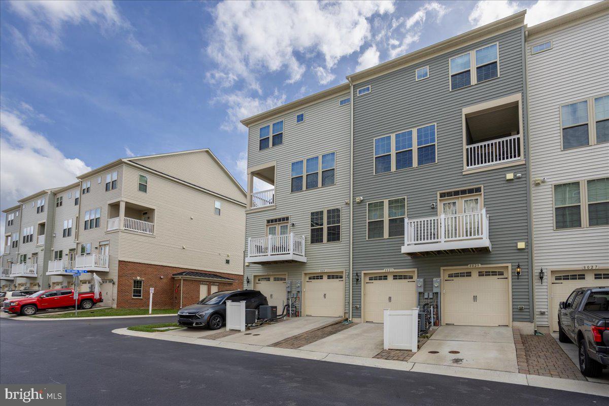 ORCHARD SQUARE - Residential