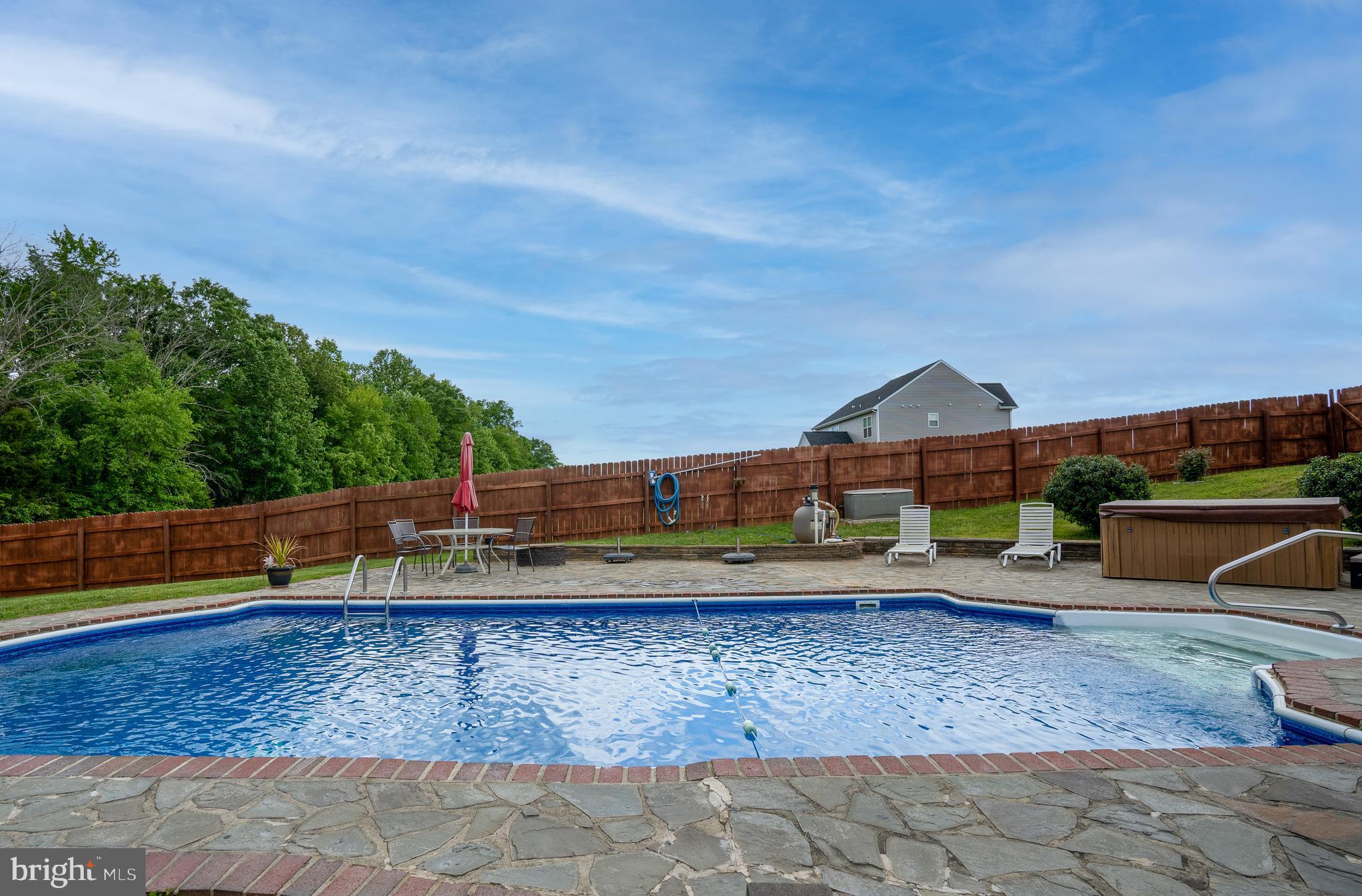 MEADOWLAND - Residential