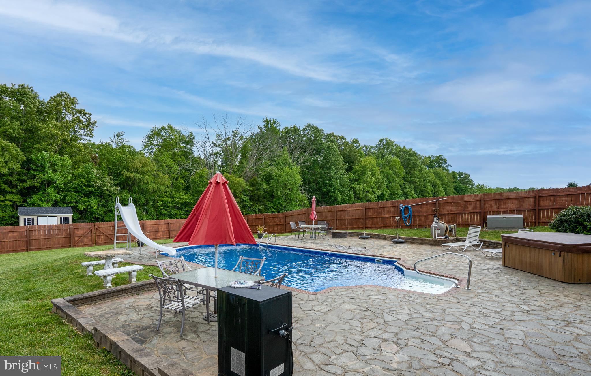 MEADOWLAND - Residential