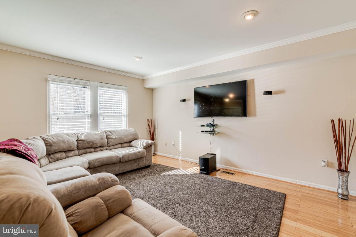 RIVER OAKS - Residential