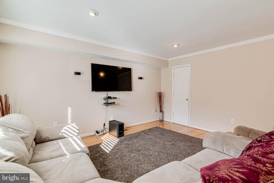 RIVER OAKS - Residential