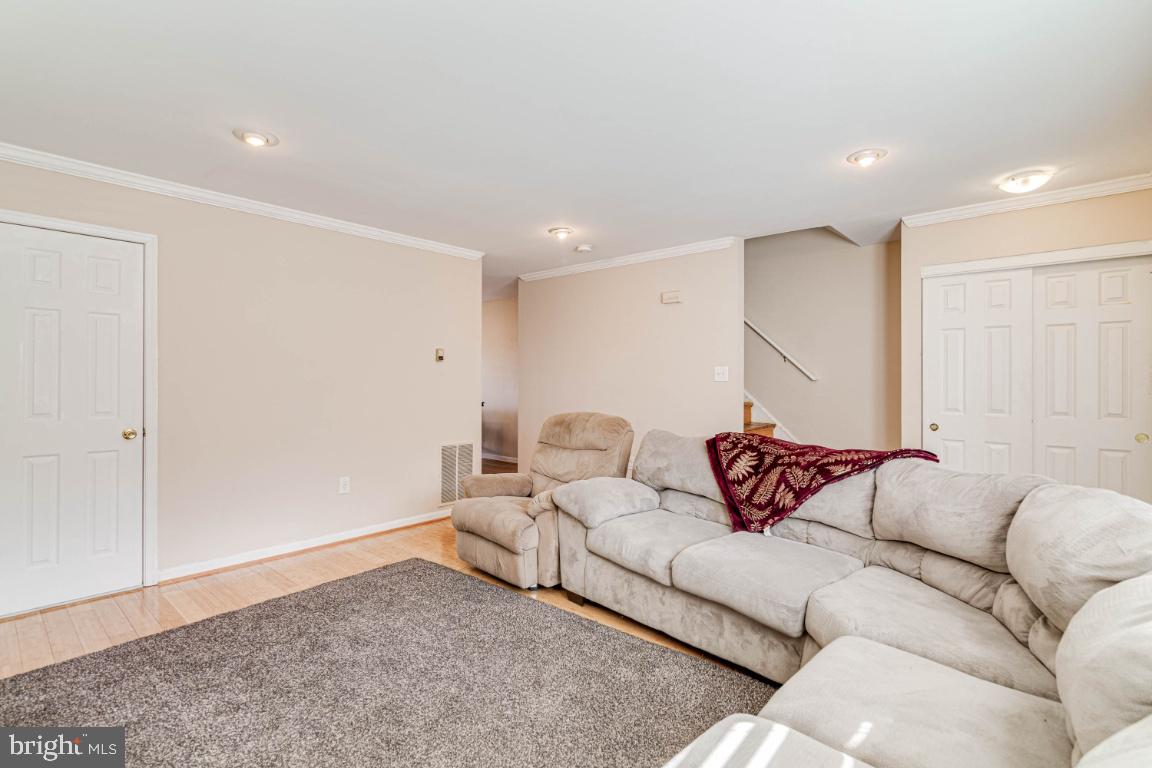 RIVER OAKS - Residential