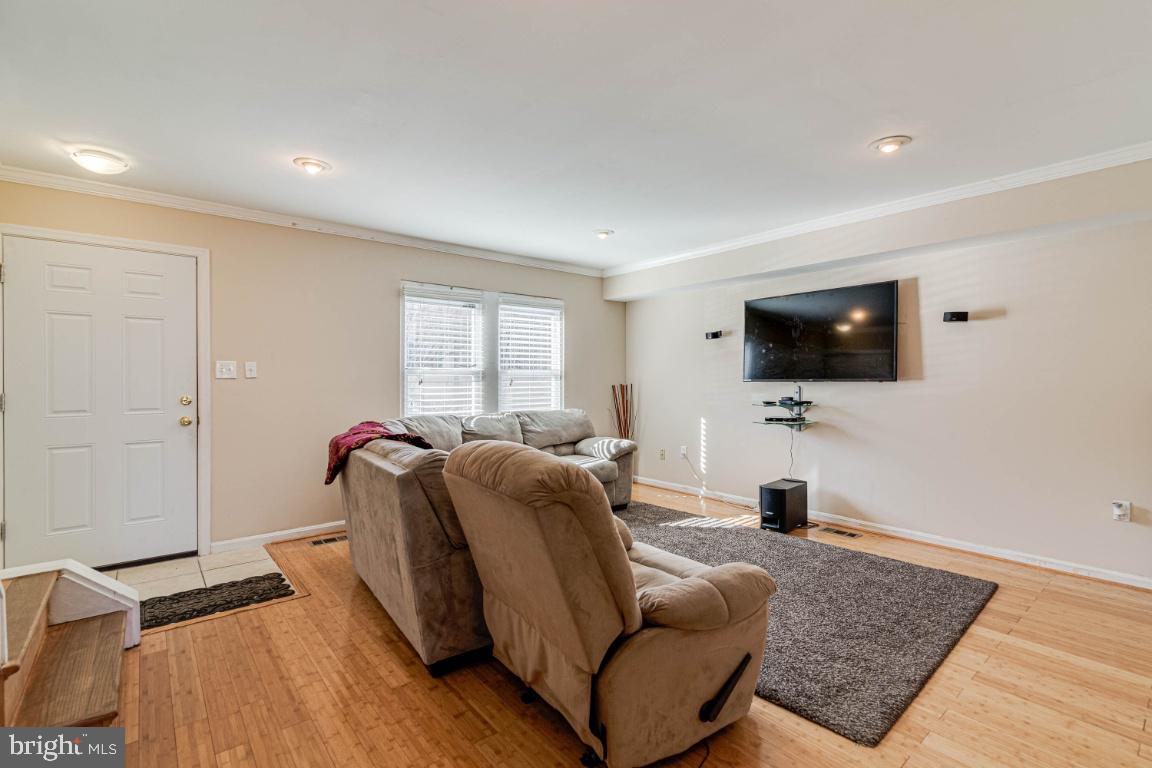 RIVER OAKS - Residential