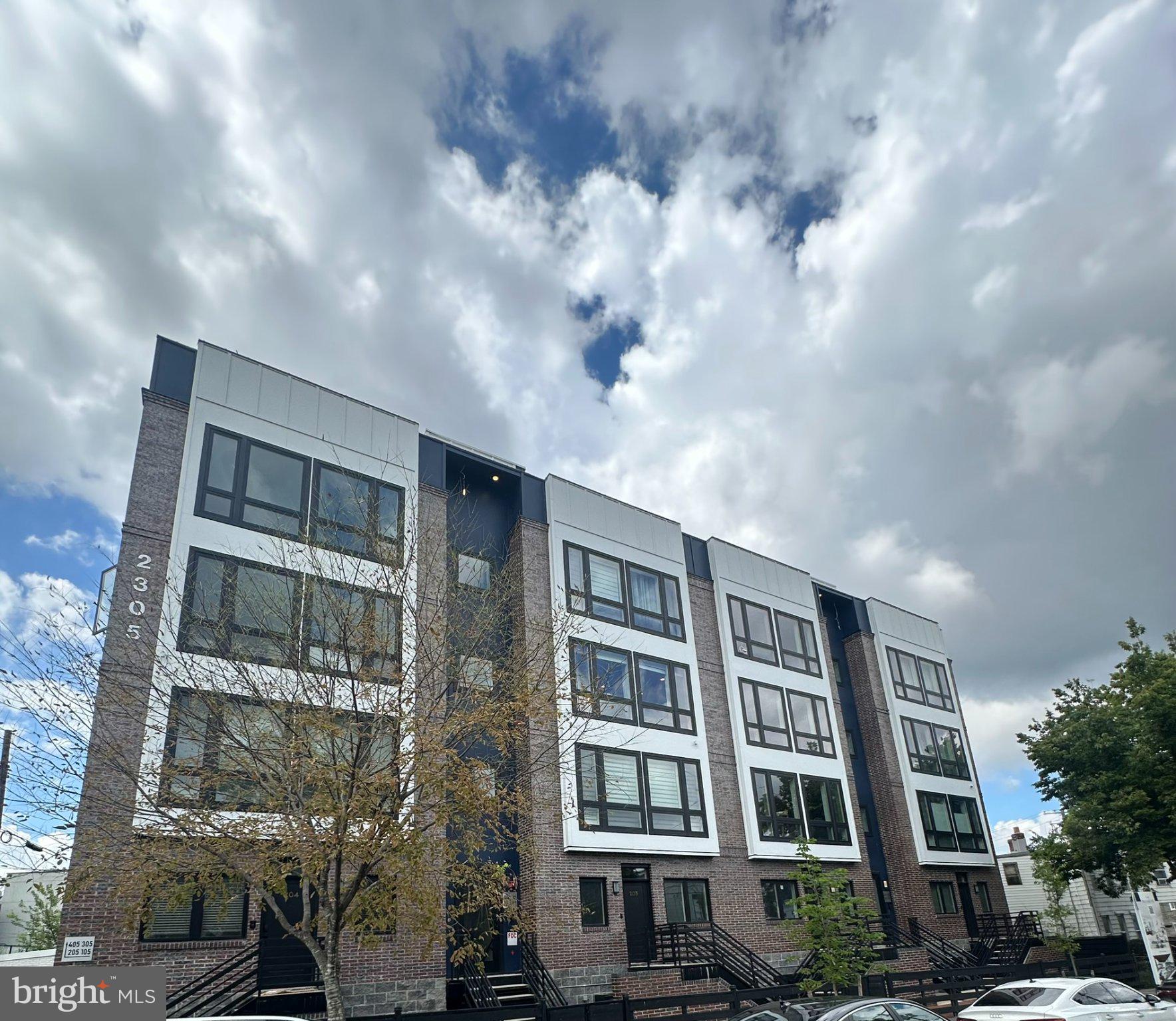 2305 NICHOLSON STREET SE 203