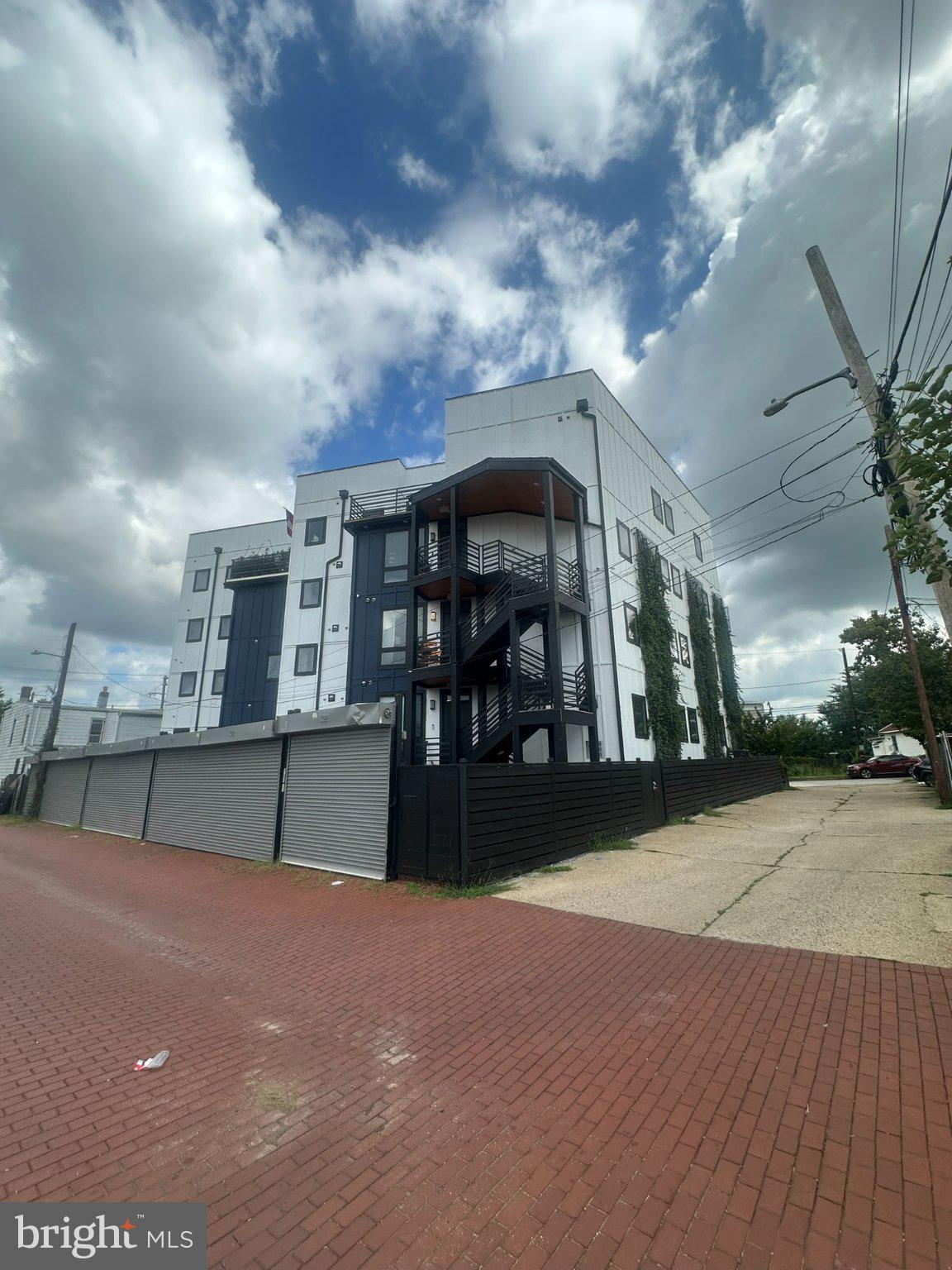 2305 NICHOLSON STREET SE 203