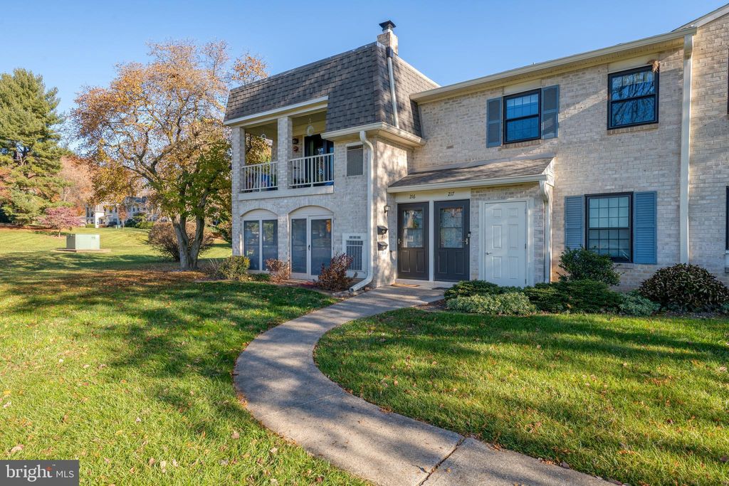 Photo of 216 Valleybrook Drive, Lancaster, PA 17601 (MLS # PALA2043804)