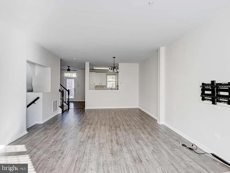 CLOVERLEAF - Residential Lease