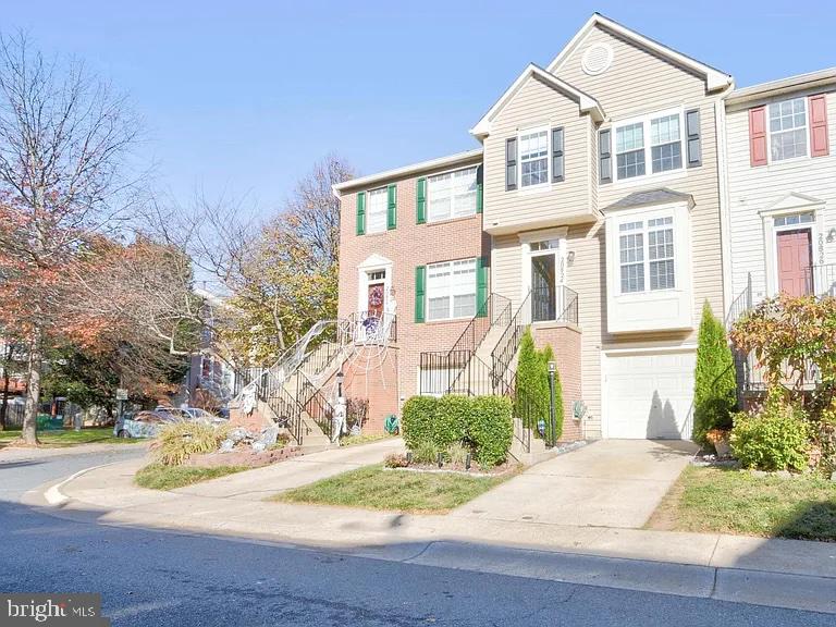 CLOVERLEAF - Residential Lease