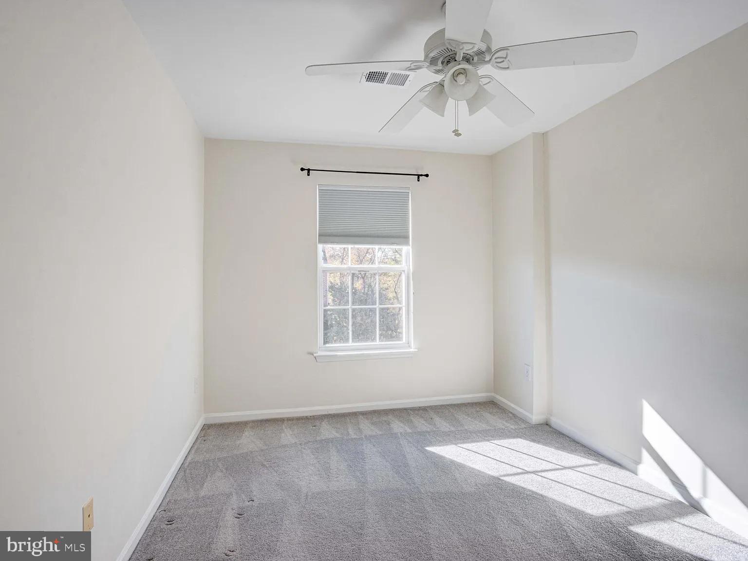 CLOVERLEAF - Residential Lease