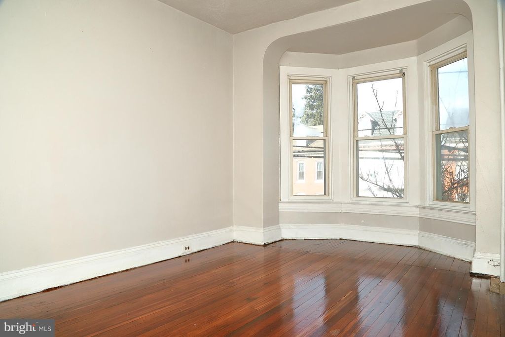 Photo of 690 E Philadelphia Street, YORK, PA 17403 (MLS # PAYK2094468)