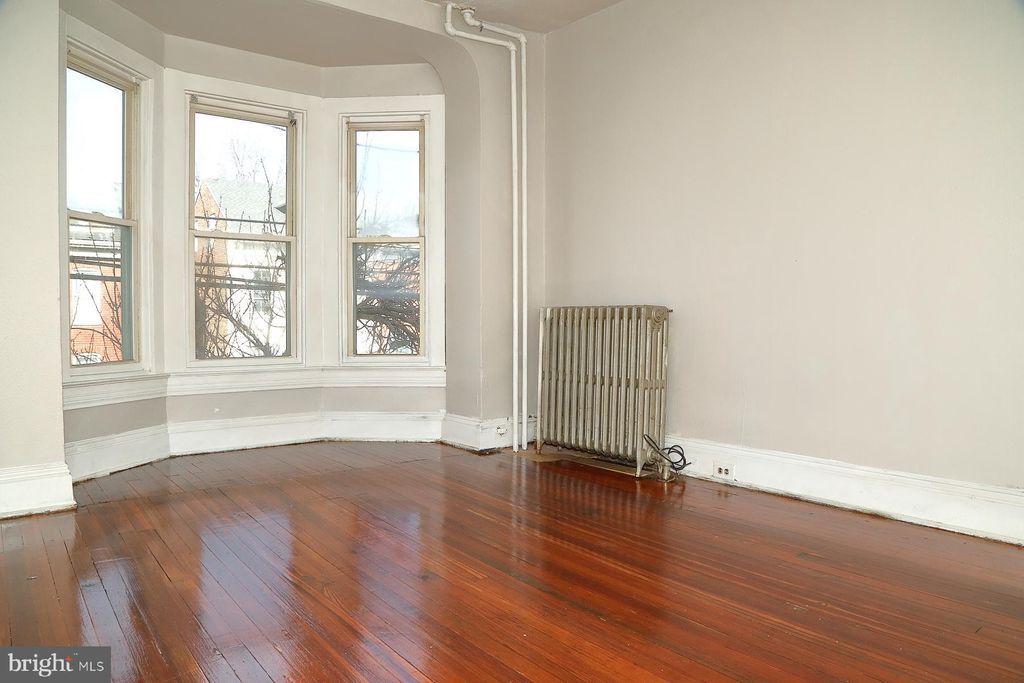 Photo of 690 E Philadelphia Street, YORK, PA 17403 (MLS # PAYK2094468)