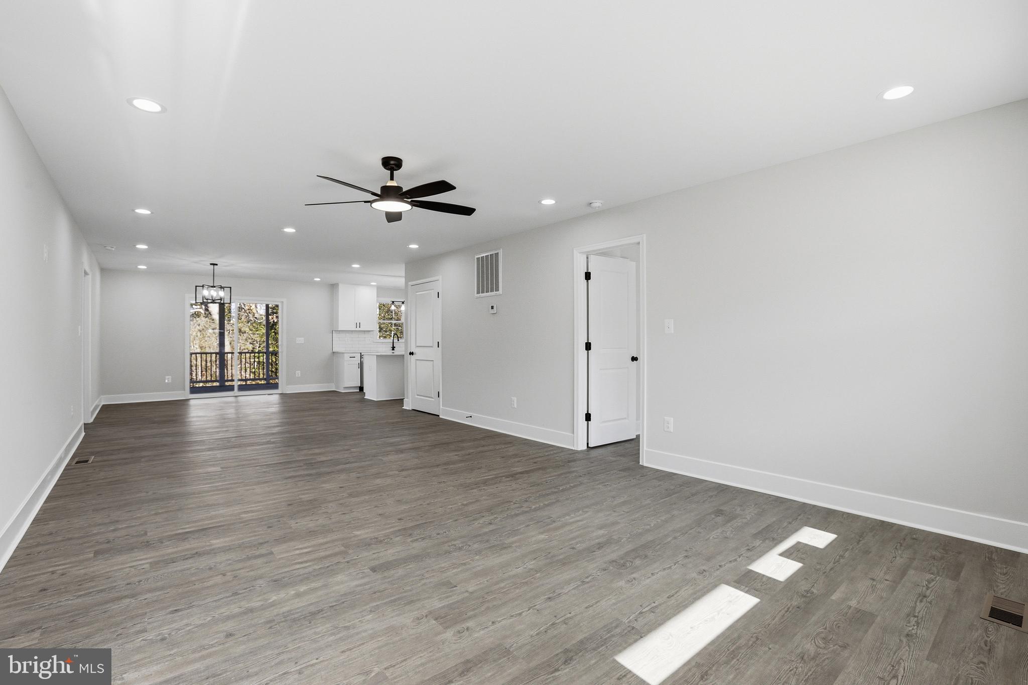 GLEBE HARBOR - Residential