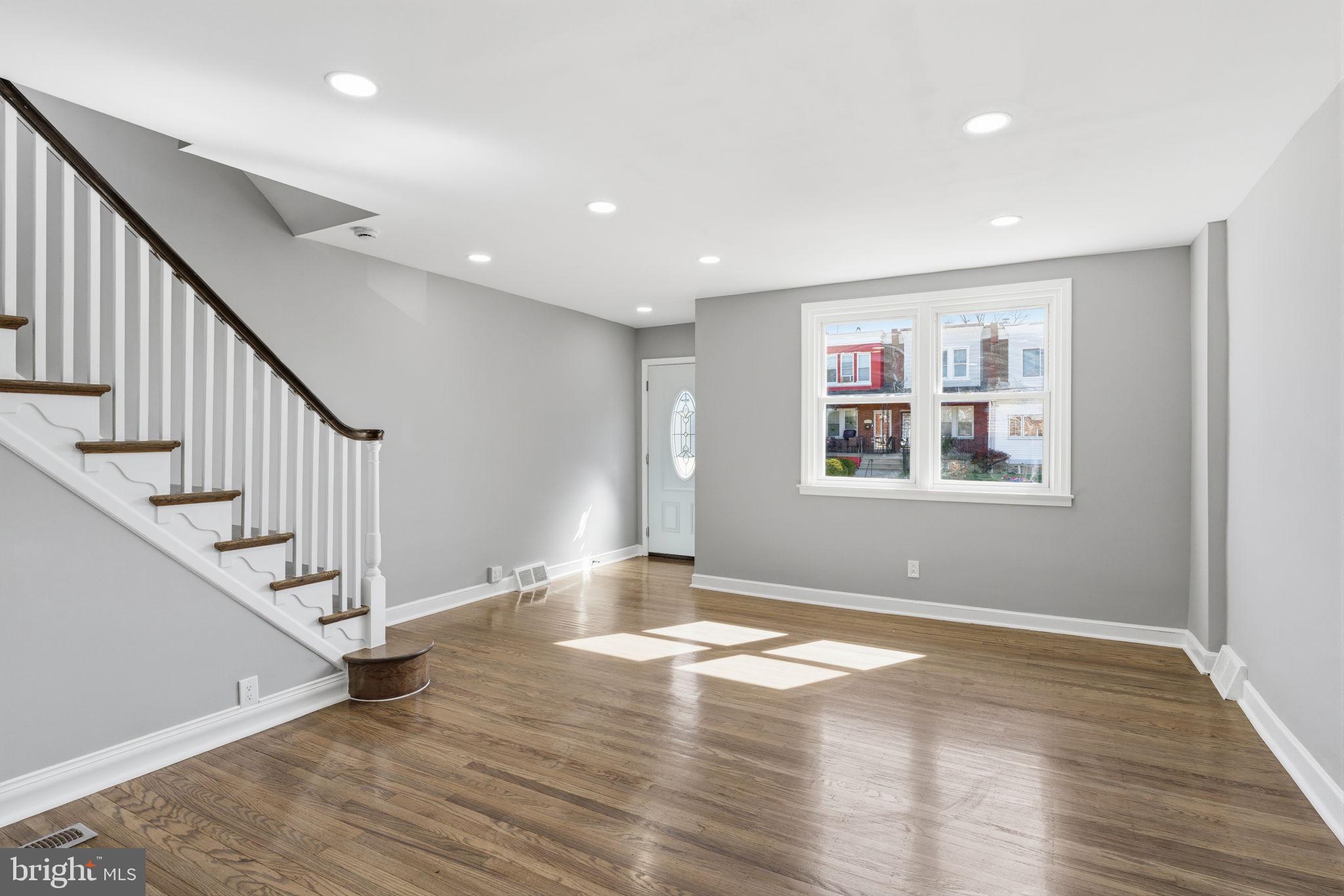 LAWNDALE - Residential