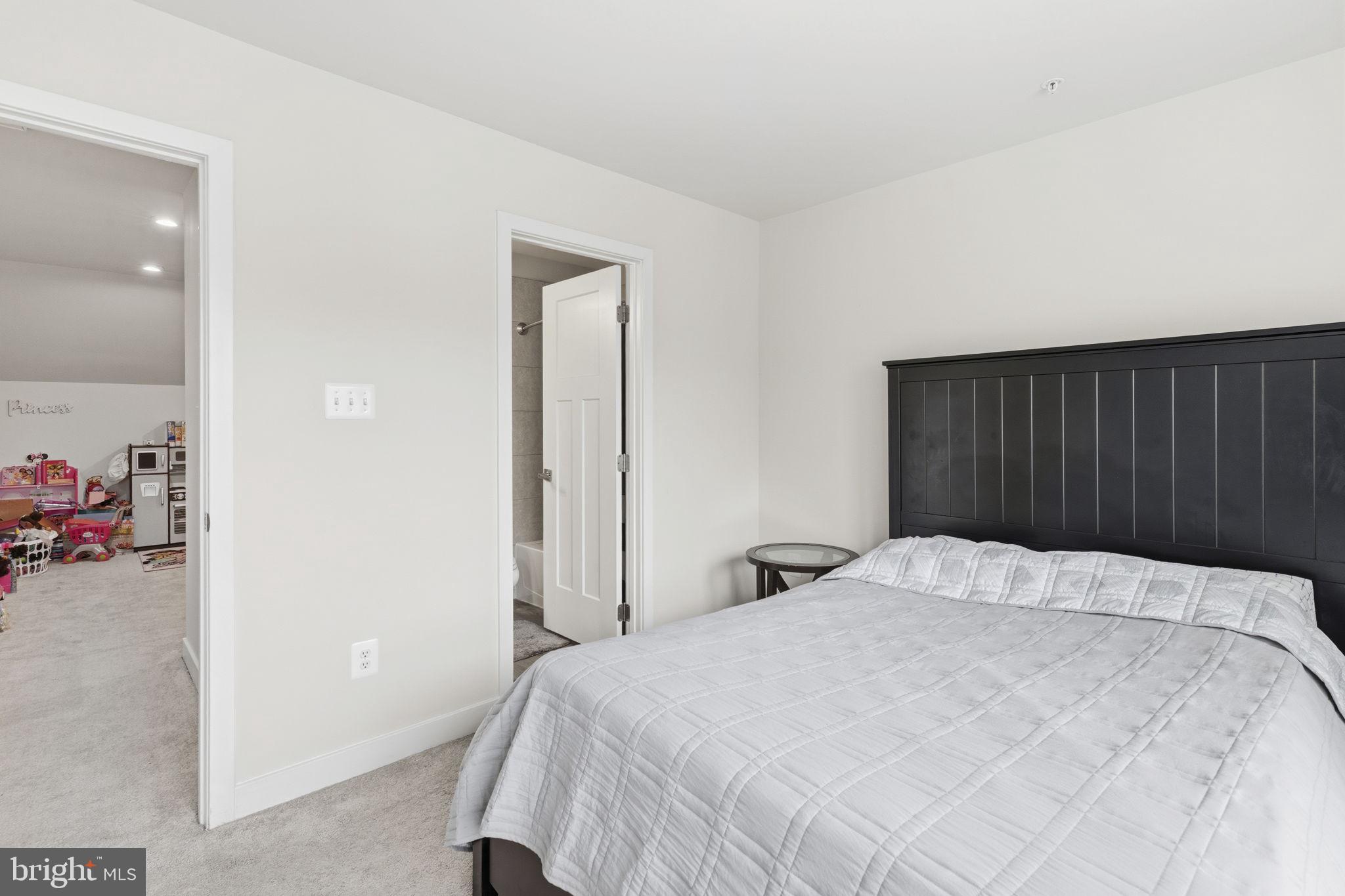 ELKRIDGE CROSSING - Residential