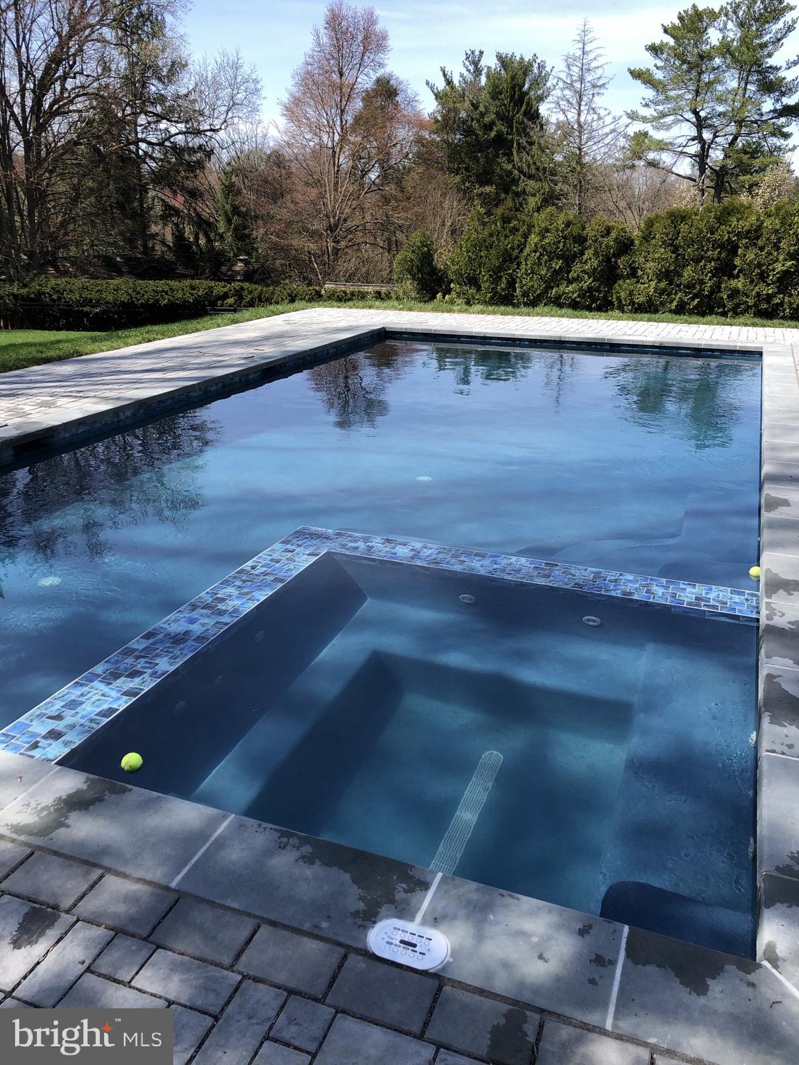 GLADWYNE - Residential