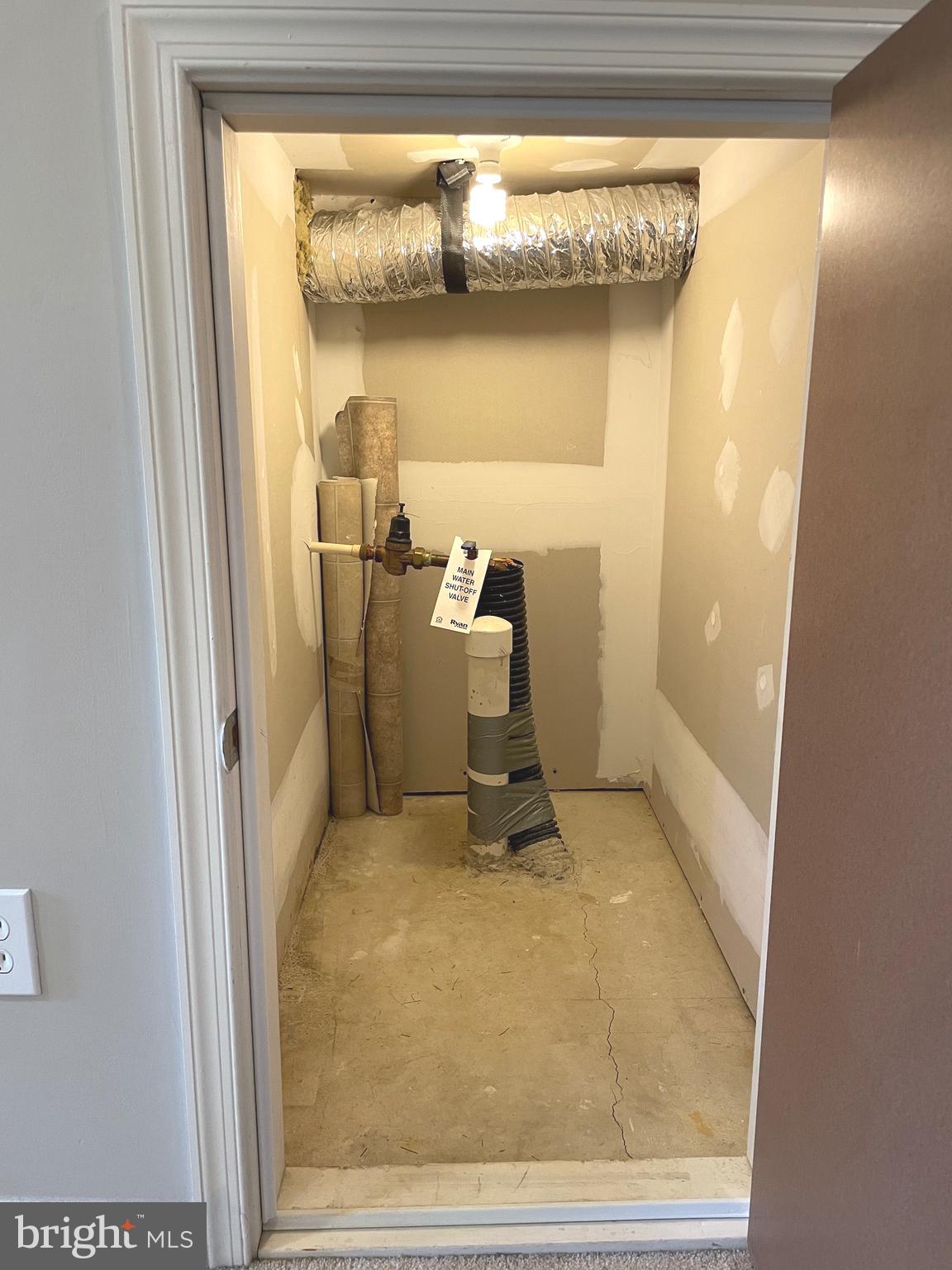 CHAMBERS HILL COMMONS - Residential Lease