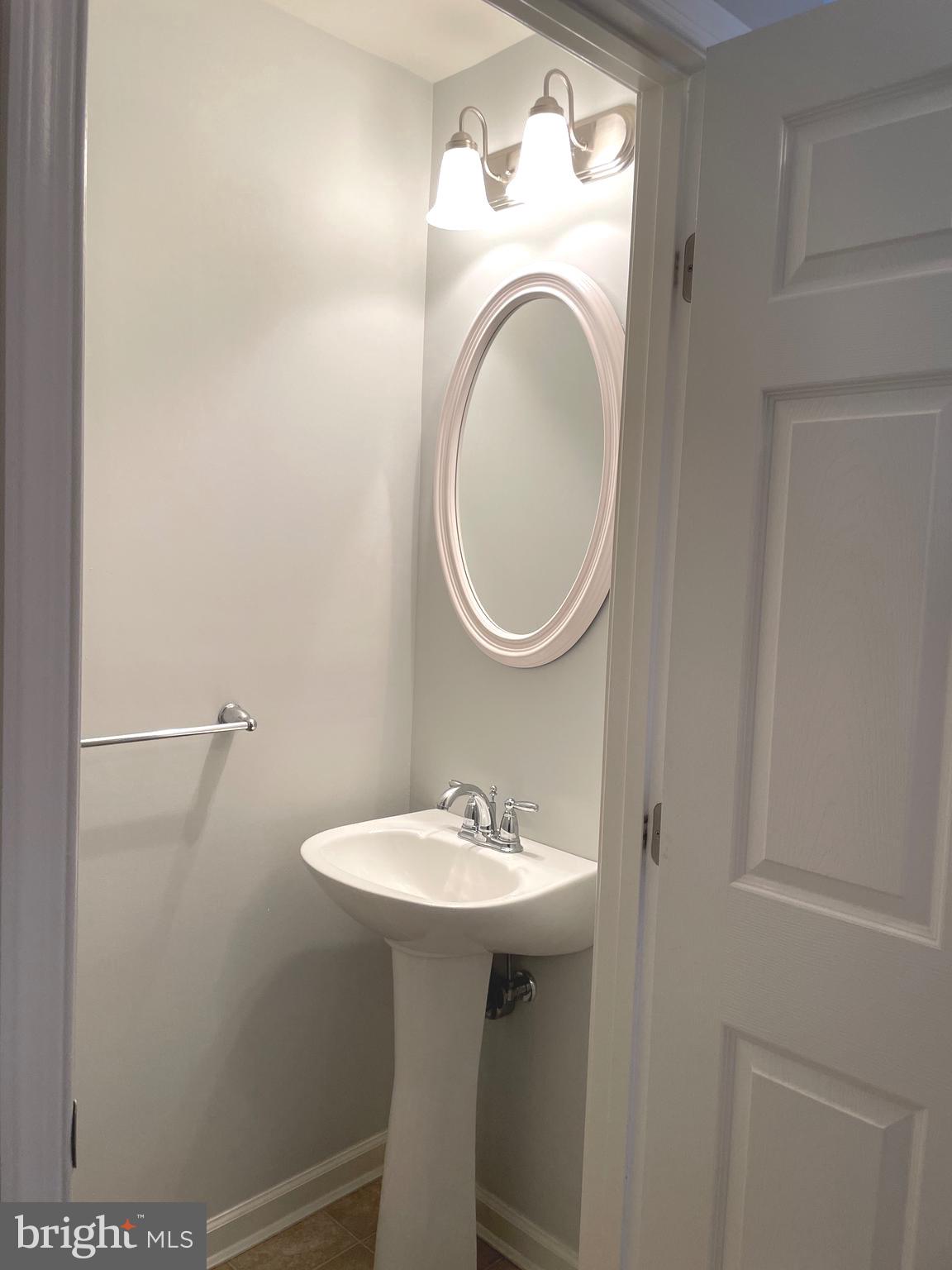 CHAMBERS HILL COMMONS - Residential Lease