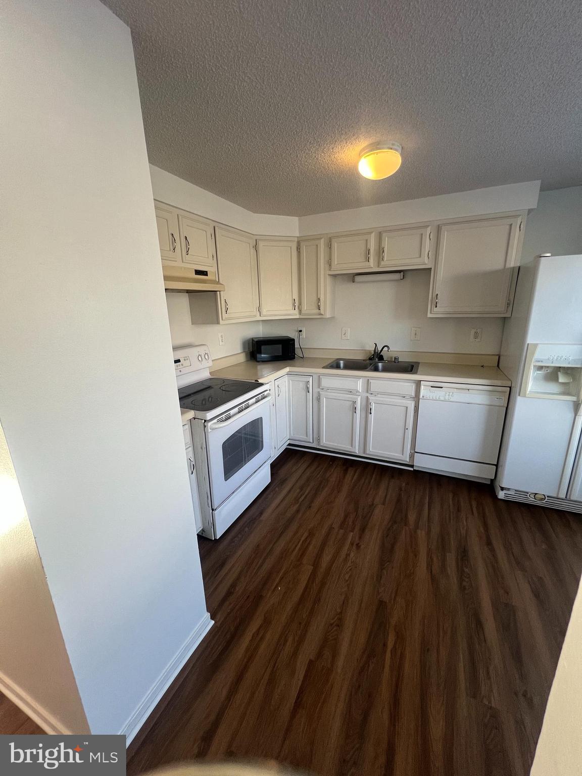 CANTERBURY VILLAGE - Residential Lease