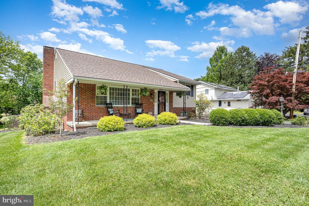 Photo of 1307 Fieldstead Ln, LANCASTER, PA 17603 (MLS # PALA2070308)