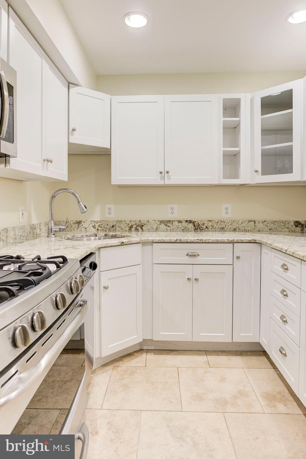 FALLS PLAZA - Residential Lease