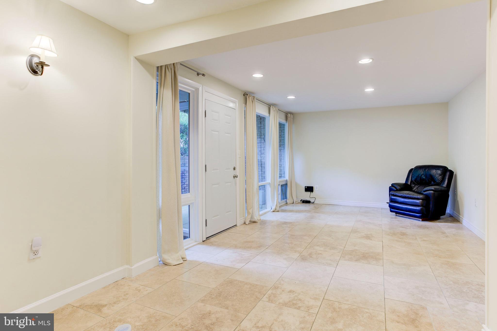 FALLS PLAZA - Residential Lease