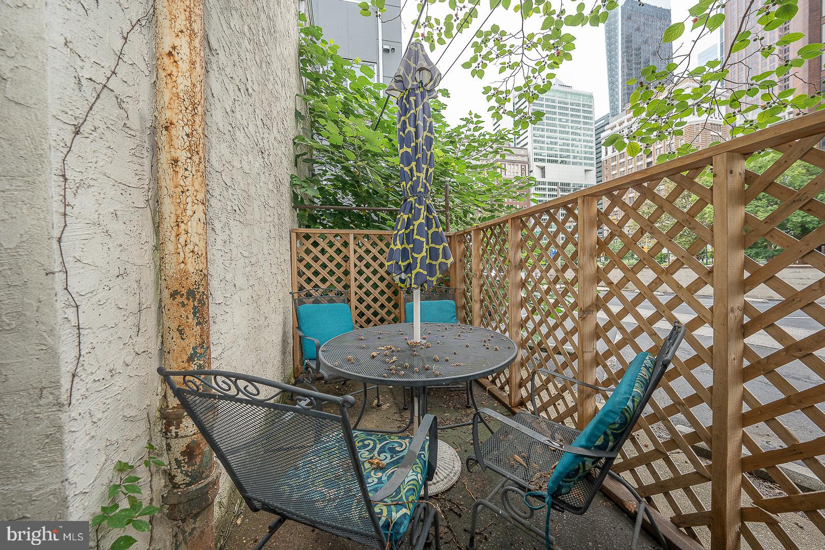 LOGAN SQUARE - Residential