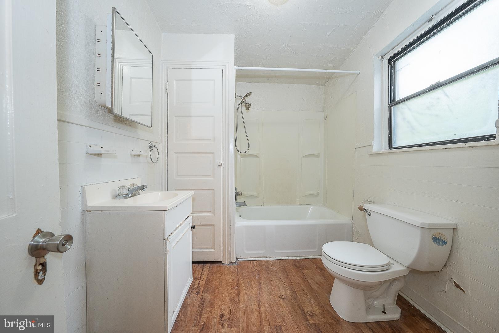 LOGAN SQUARE - Residential