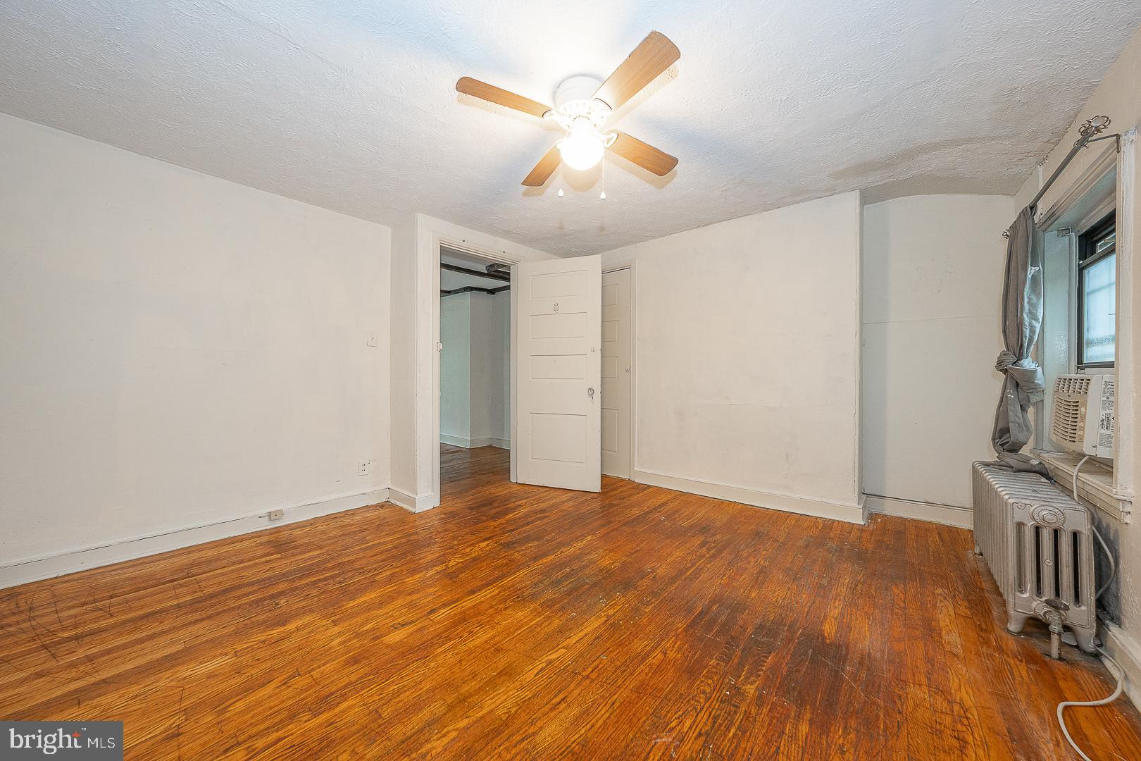 LOGAN SQUARE - Residential