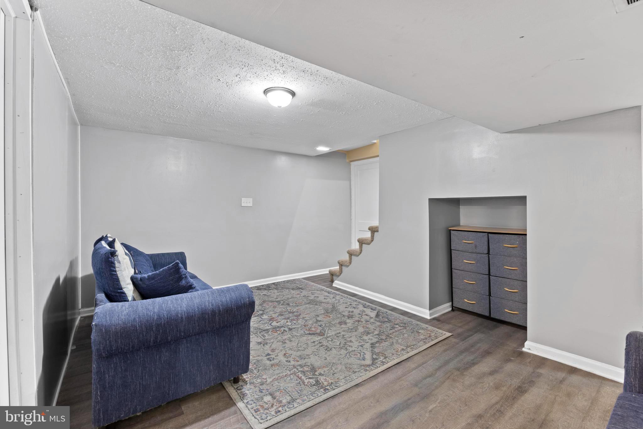 FOREST MANOR - Residential